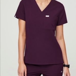 Figs deep purple scrub set